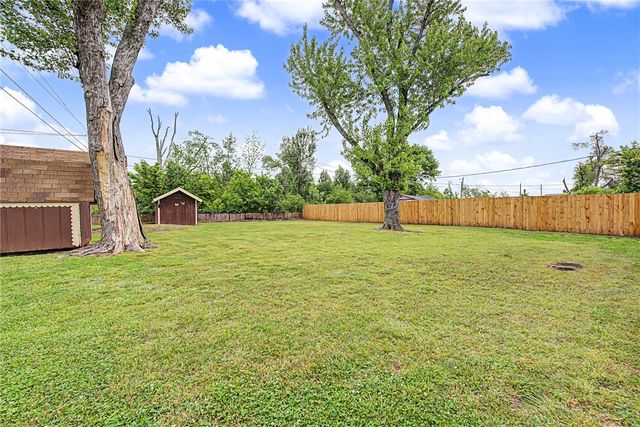 715 N 12th Place, Rogers, AR 72756