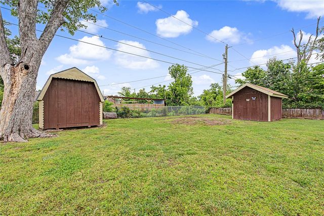 715 N 12th Place, Rogers, AR 72756
