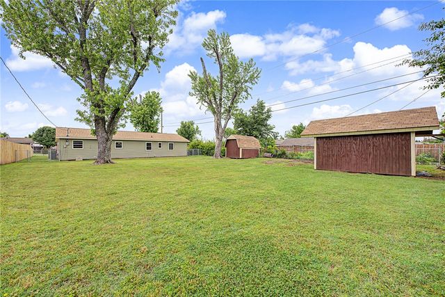715 N 12th Place, Rogers, AR 72756