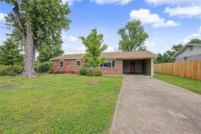 715 N 12th Place, Rogers, AR 72756
