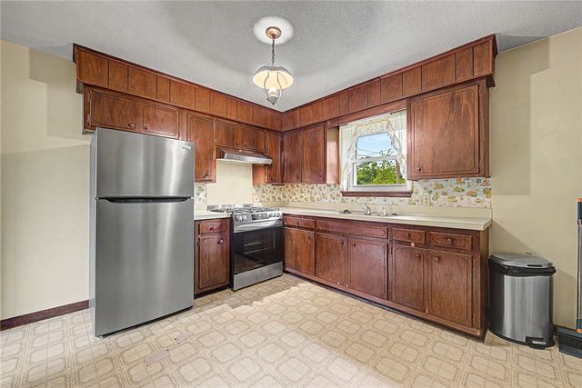 715 N 12th Place, Rogers, AR 72756