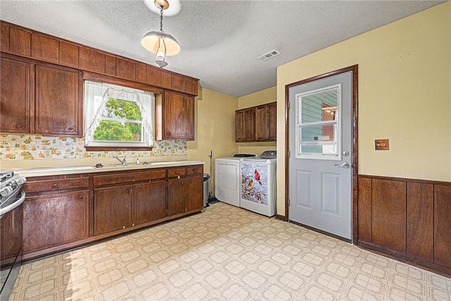 715 N 12th Place, Rogers, AR 72756
