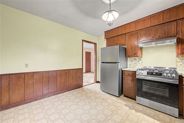 715 N 12th Place, Rogers, AR 72756