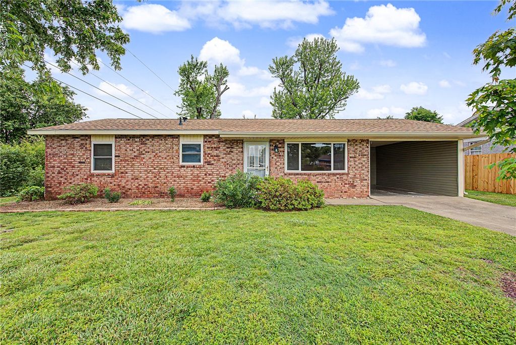 715 N 12th Place, Rogers, AR 72756