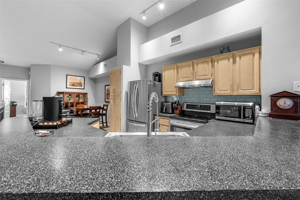 Image 12 of property listing at 1037 NORMANDY TRACE ROAD 1037, Tampa, FL 33602