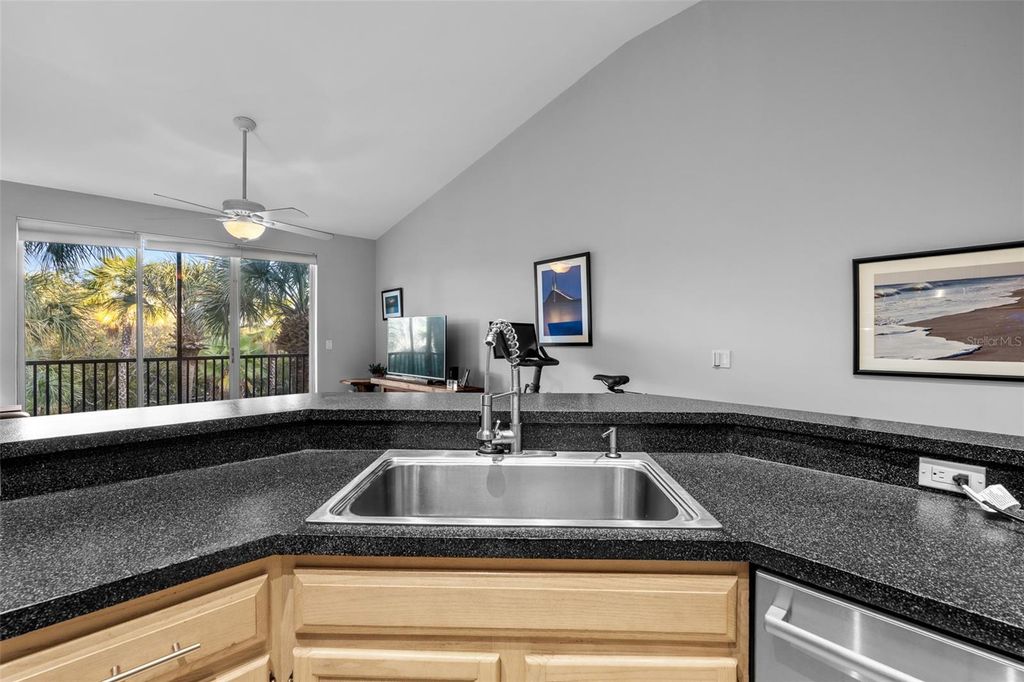 Image 15 of property listing at 1037 NORMANDY TRACE ROAD 1037, Tampa, FL 33602