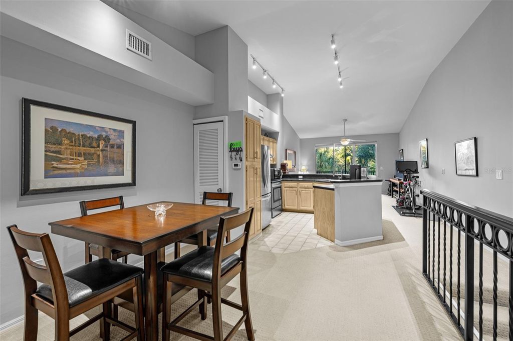 Image 17 of property listing at 1037 NORMANDY TRACE ROAD 1037, Tampa, FL 33602