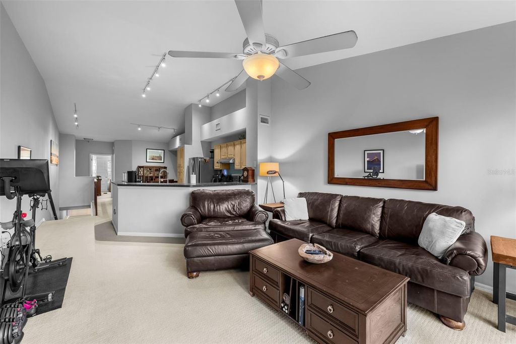 Image 19 of property listing at 1037 NORMANDY TRACE ROAD 1037, Tampa, FL 33602