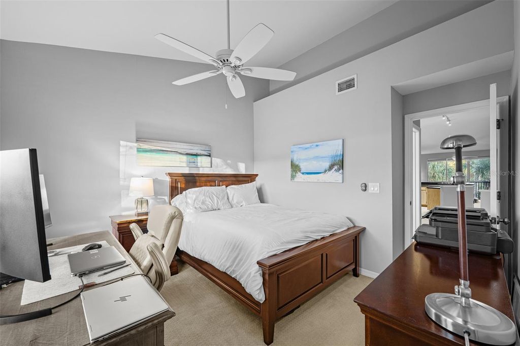 Image 31 of property listing at 1037 NORMANDY TRACE ROAD 1037, Tampa, FL 33602