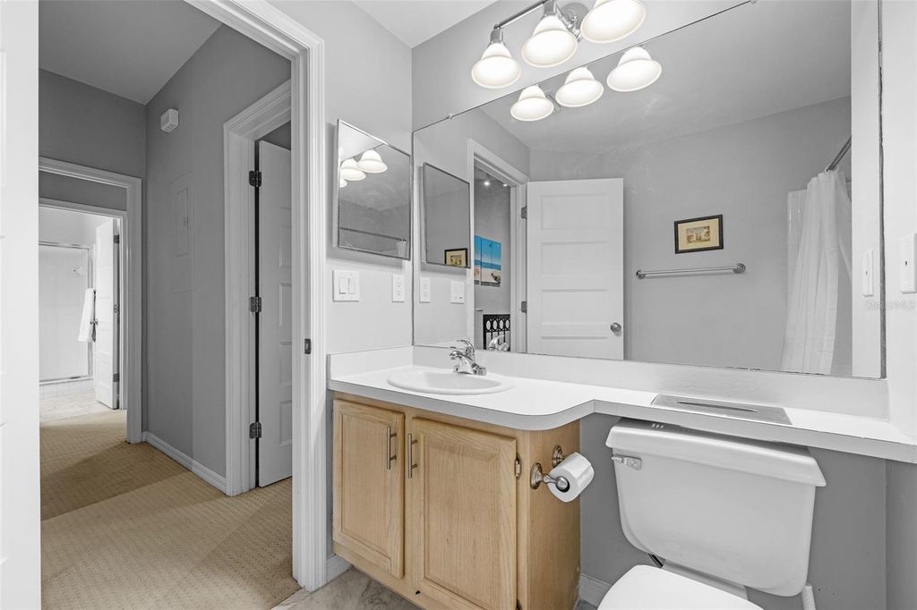 Image 33 of property listing at 1037 NORMANDY TRACE ROAD 1037, Tampa, FL 33602