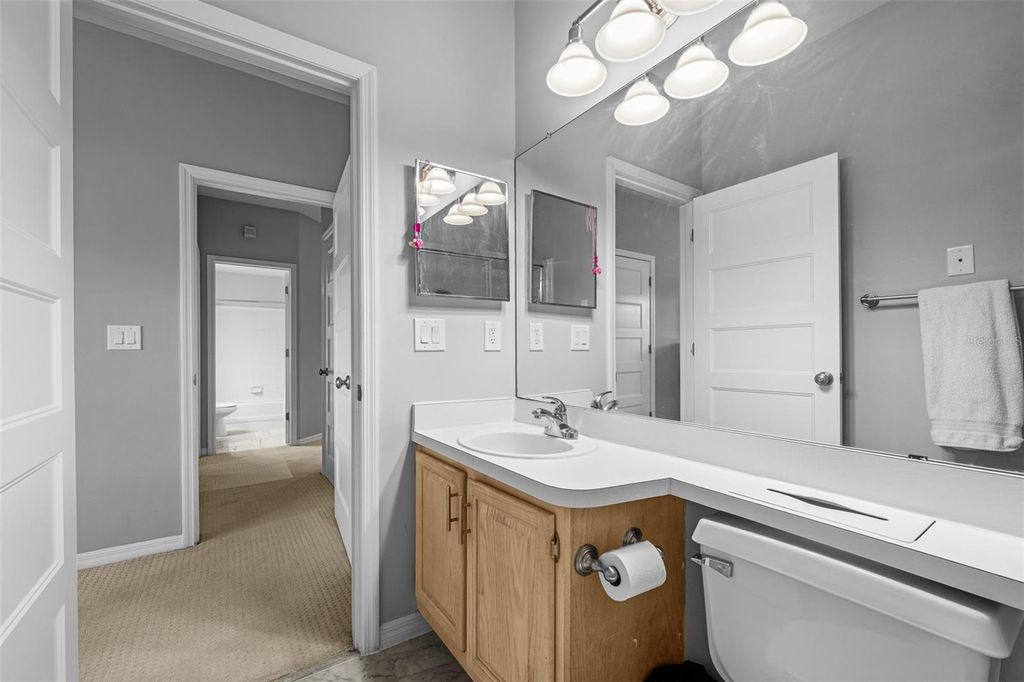 Image 35 of property listing at 1037 NORMANDY TRACE ROAD 1037, Tampa, FL 33602