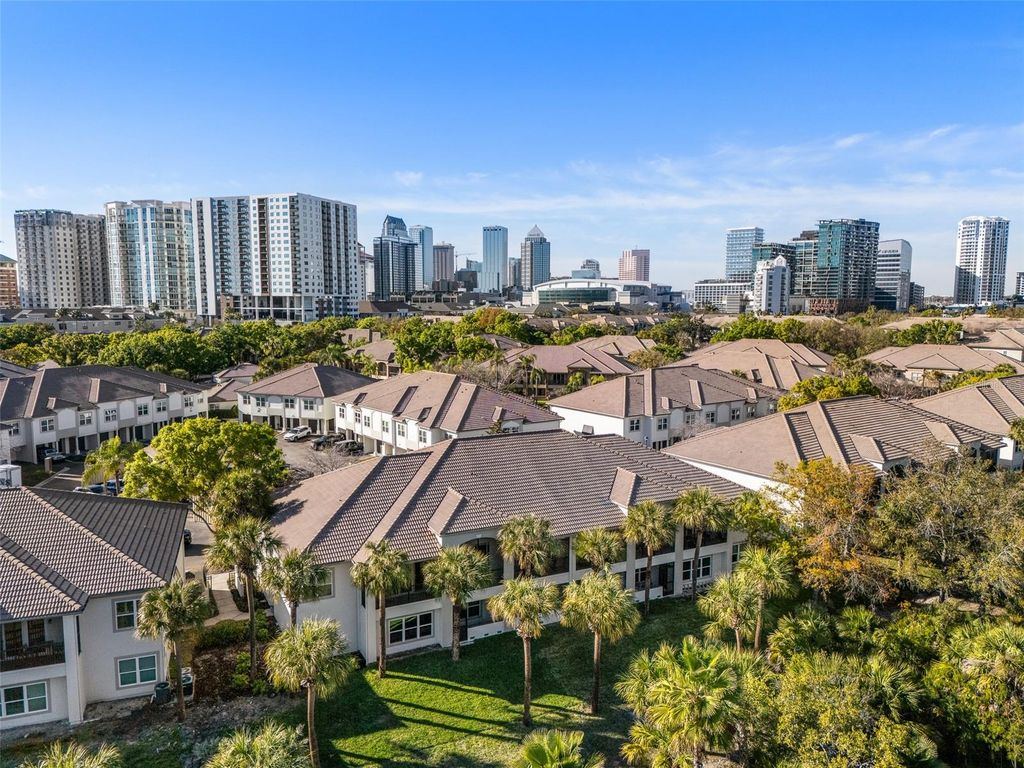 Image 39 of property listing at 1037 NORMANDY TRACE ROAD 1037, Tampa, FL 33602