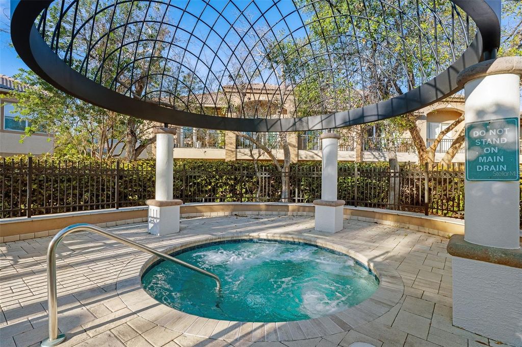 Image 50 of property listing at 1037 NORMANDY TRACE ROAD 1037, Tampa, FL 33602