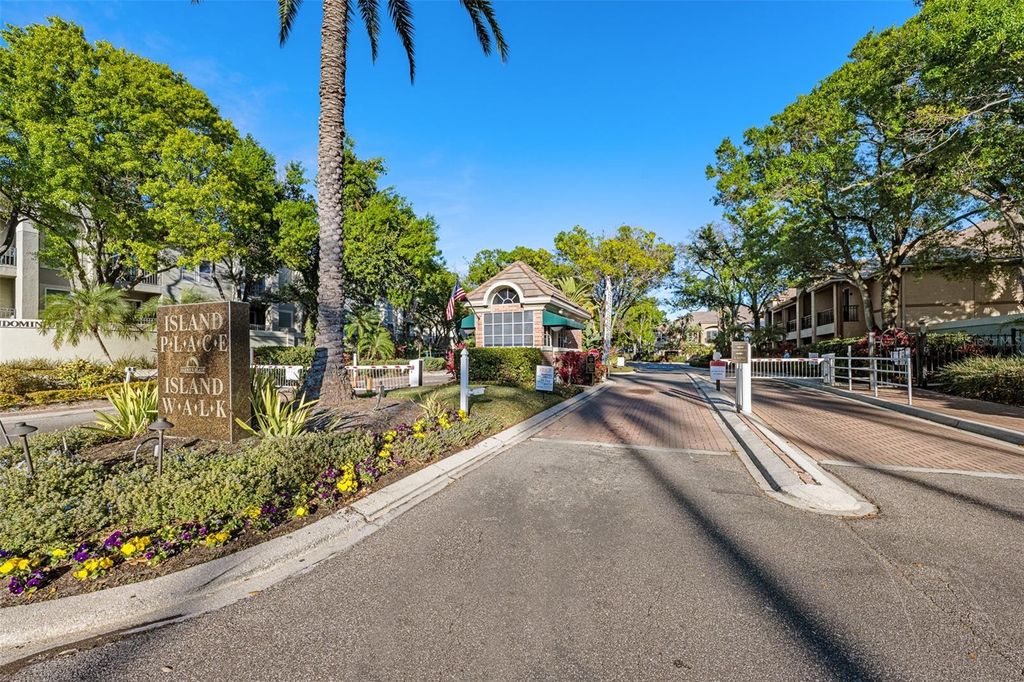 Image 55 of property listing at 1037 NORMANDY TRACE ROAD 1037, Tampa, FL 33602