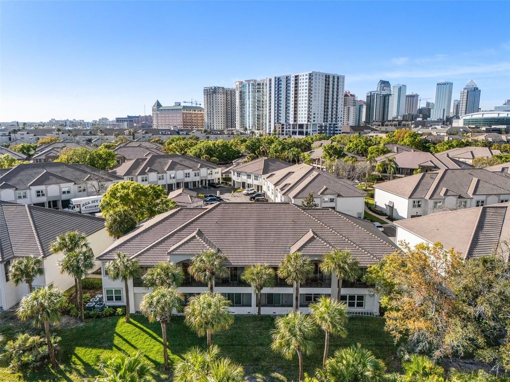 Image 60 of property listing at 1037 NORMANDY TRACE ROAD 1037, Tampa, FL 33602