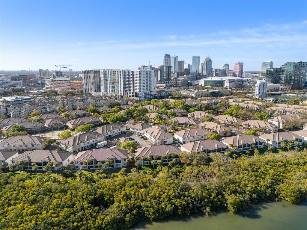 Image 72 of property listing at 1037 NORMANDY TRACE ROAD 1037, Tampa, FL 33602