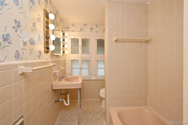 1447 Buckingham Avenue, Birmingham, MI 48009