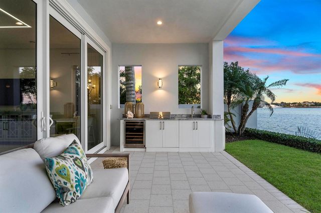 100 Water Club Court N, North Palm Beach, FL 33408