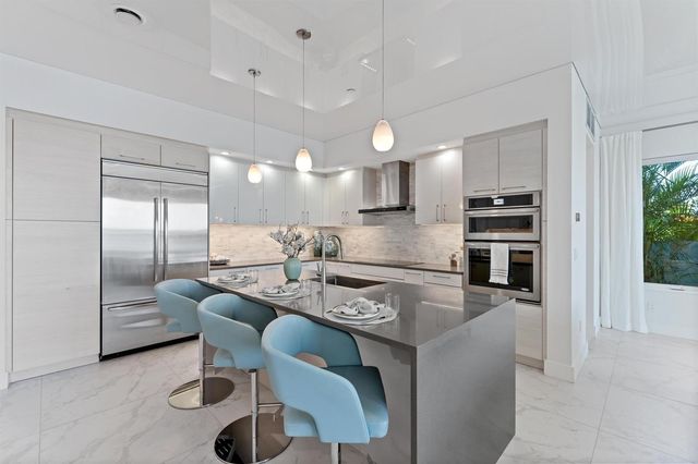 100 Water Club Court N, North Palm Beach, FL 33408
