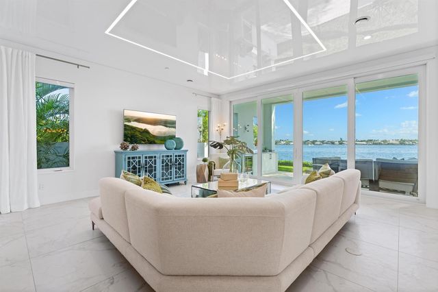100 Water Club Court N, North Palm Beach, FL 33408