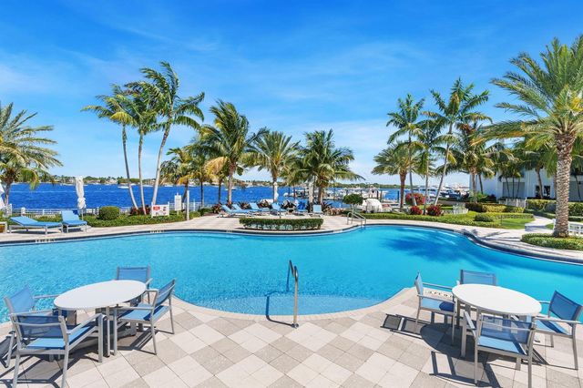 100 Water Club Court N, North Palm Beach, FL 33408