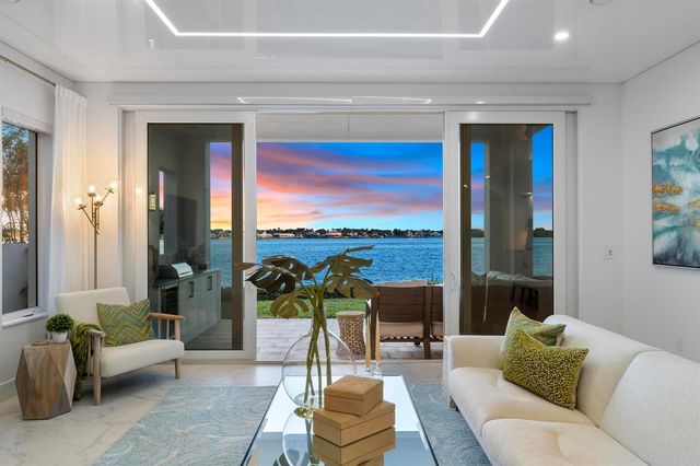 100 Water Club Court N, North Palm Beach, FL 33408