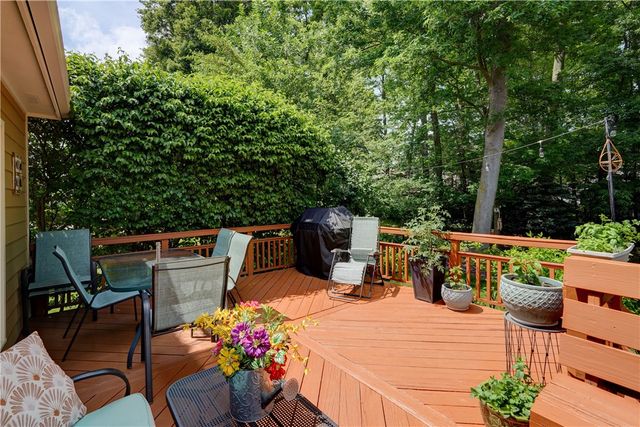244 Melwood Dr, Greece, NY 14626