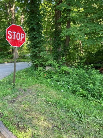 15 Adam Wagner Lane, Mahopac, NY 10541