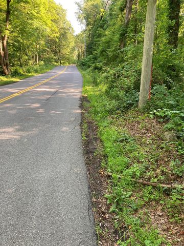 15 Adam Wagner Lane, Mahopac, NY 10541