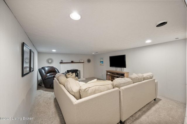 1905 Janlyn Rd, Louisville, KY 40299