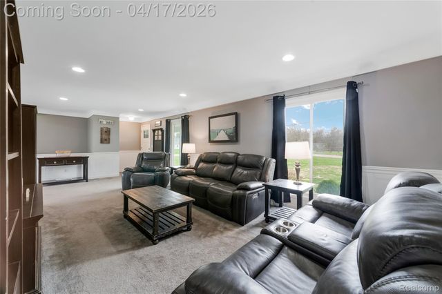 355 Sanders Road, Oxford Charter Township, MI 48371