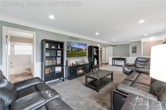 355 Sanders Road, Oxford Charter Township, MI 48371