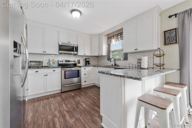 355 Sanders Road, Oxford Charter Township, MI 48371