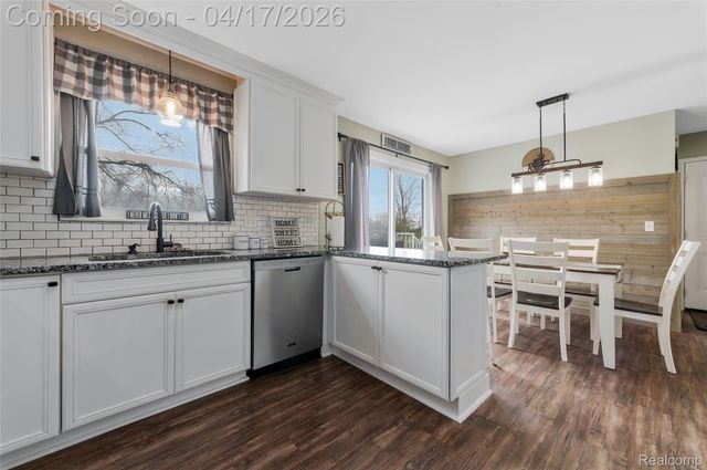 355 Sanders Road, Oxford Charter Township, MI 48371