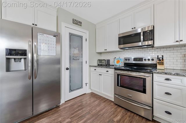 355 Sanders Road, Oxford Charter Township, MI 48371