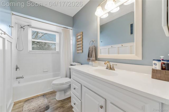 355 Sanders Road, Oxford Charter Township, MI 48371