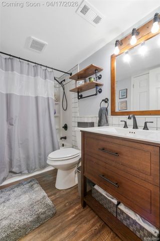 355 Sanders Road, Oxford Charter Township, MI 48371