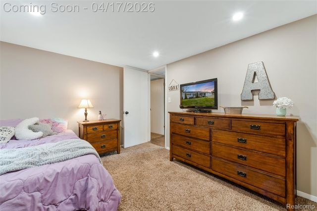 355 Sanders Road, Oxford Charter Township, MI 48371