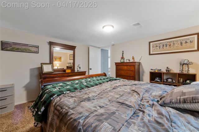 355 Sanders Road, Oxford Charter Township, MI 48371