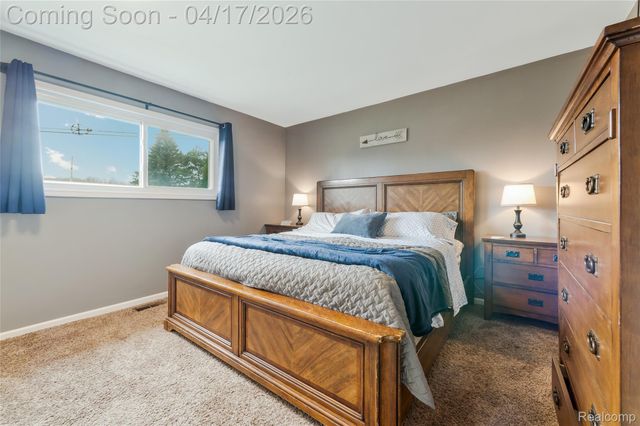 355 Sanders Road, Oxford Charter Township, MI 48371