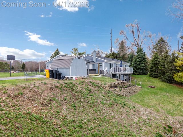 355 Sanders Road, Oxford Charter Township, MI 48371