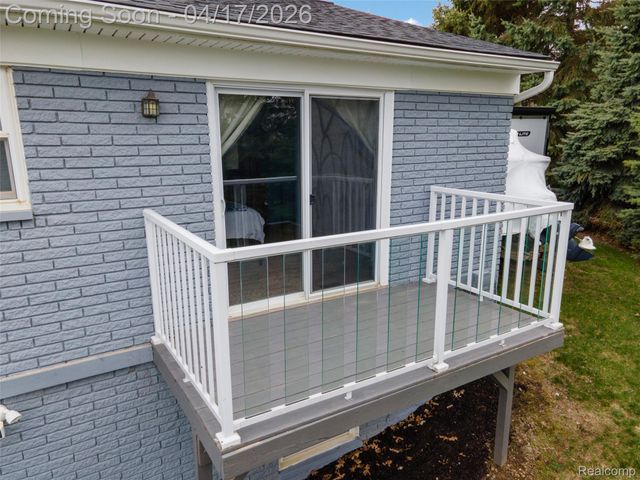 355 Sanders Road, Oxford Charter Township, MI 48371