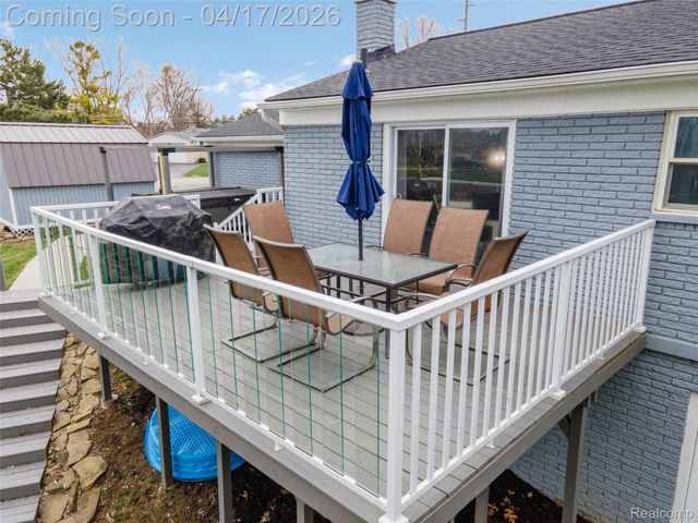 355 Sanders Road, Oxford Charter Township, MI 48371