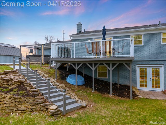 355 Sanders Road, Oxford Charter Township, MI 48371