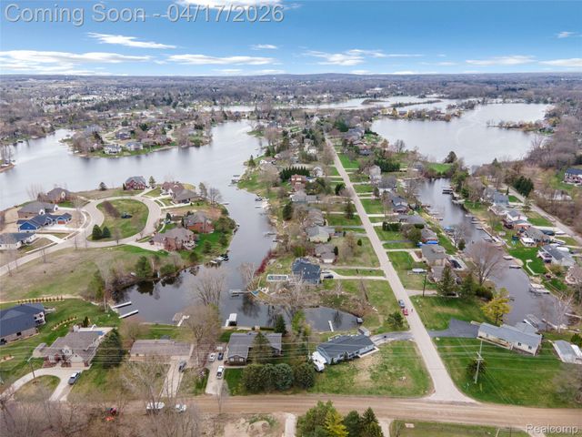 355 Sanders Road, Oxford Charter Township, MI 48371