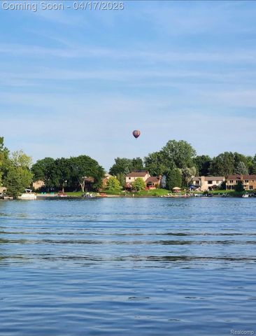 355 Sanders Road, Oxford Charter Township, MI 48371