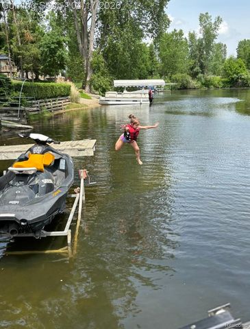 355 Sanders Road, Oxford Charter Township, MI 48371