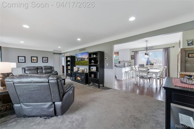 355 Sanders Road, Oxford Charter Township, MI 48371