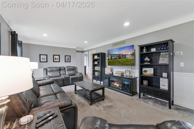 355 Sanders Road, Oxford Charter Township, MI 48371