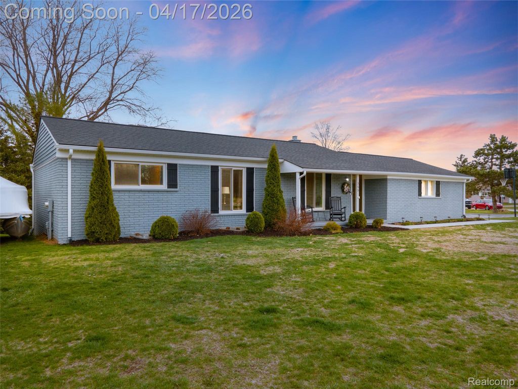 355 Sanders Road, Oxford Charter Township, MI 48371